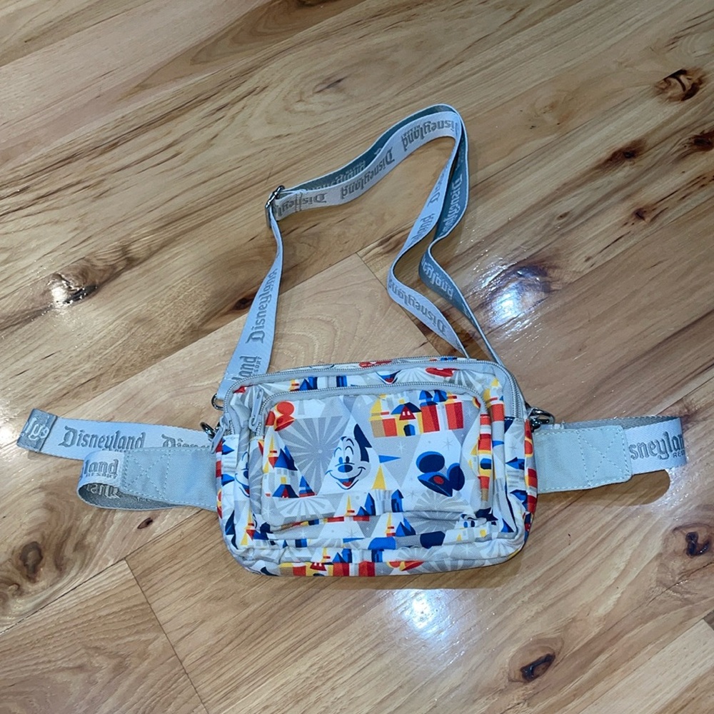 Disneyland resort Mickey Mouse Fanny pack crossbody convertible bag Walt Disney